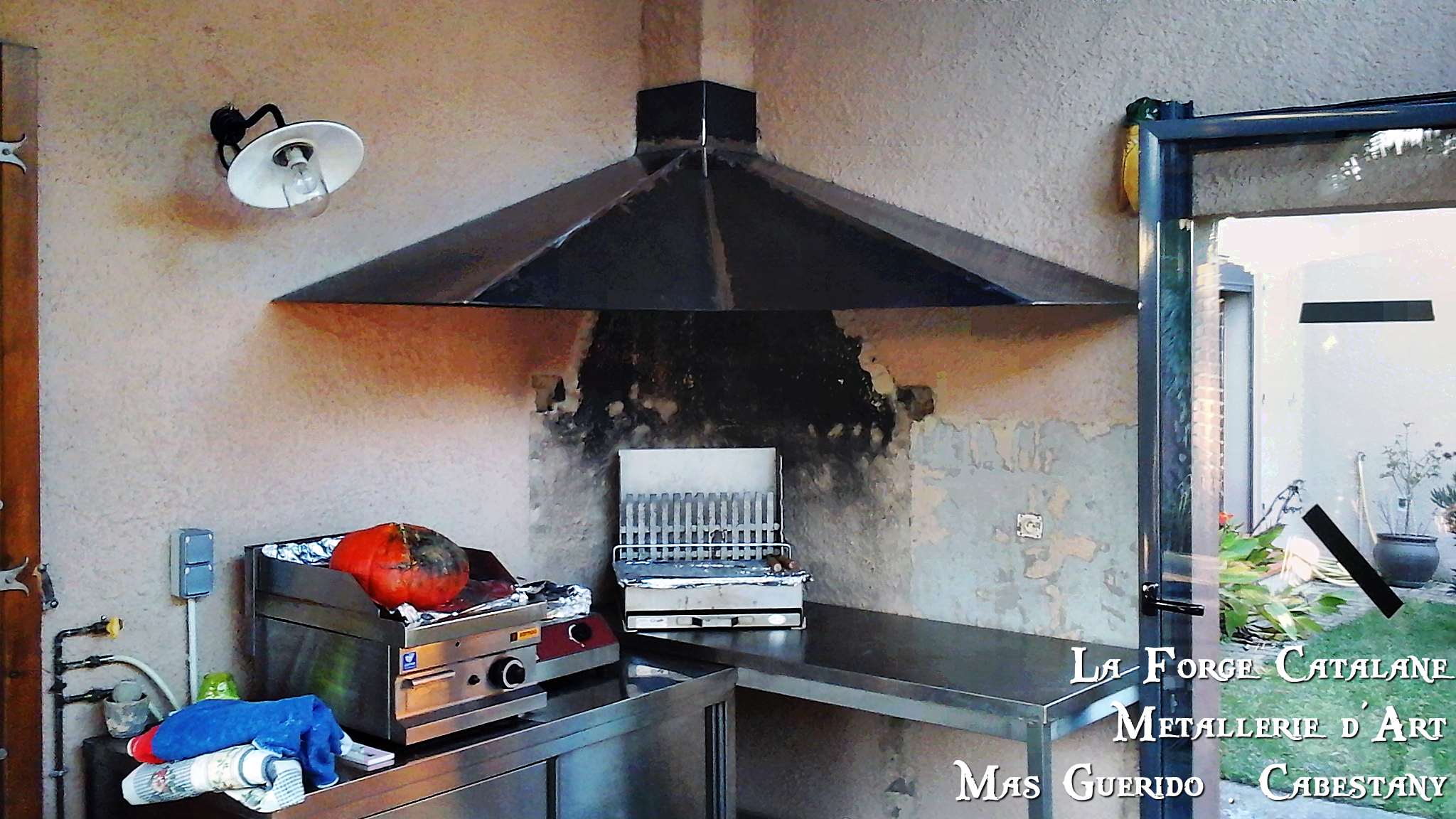 Hotte barbecue angle 4 forge catalane.jpg